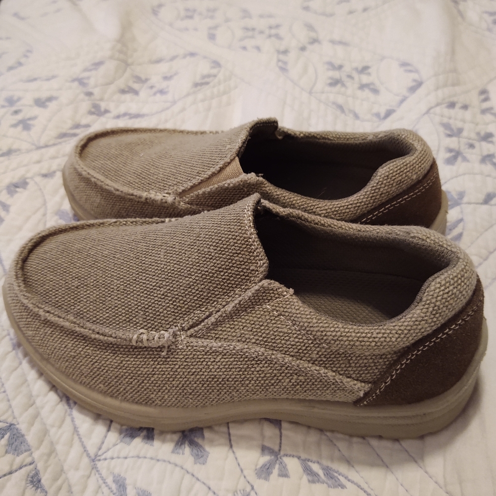 Boys Deer Stags slip on shoes size 1